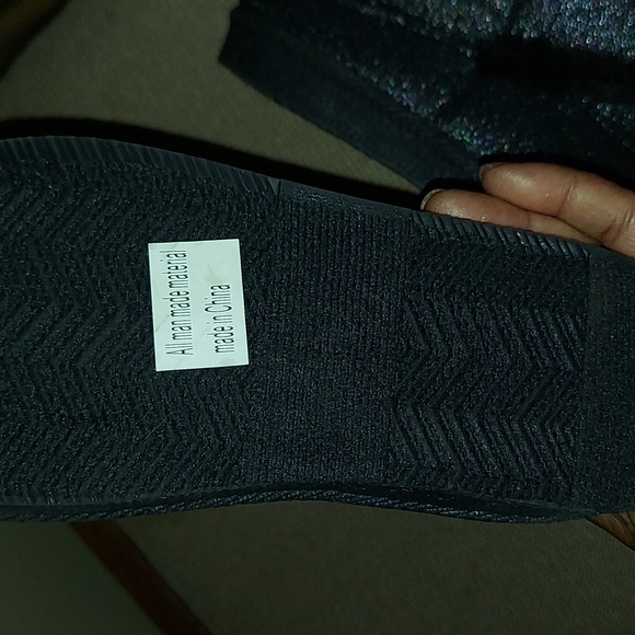 Black boots - Picture 3 of 3